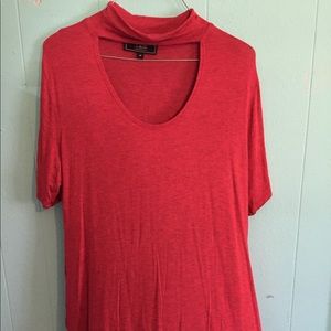 Red keyhole top
